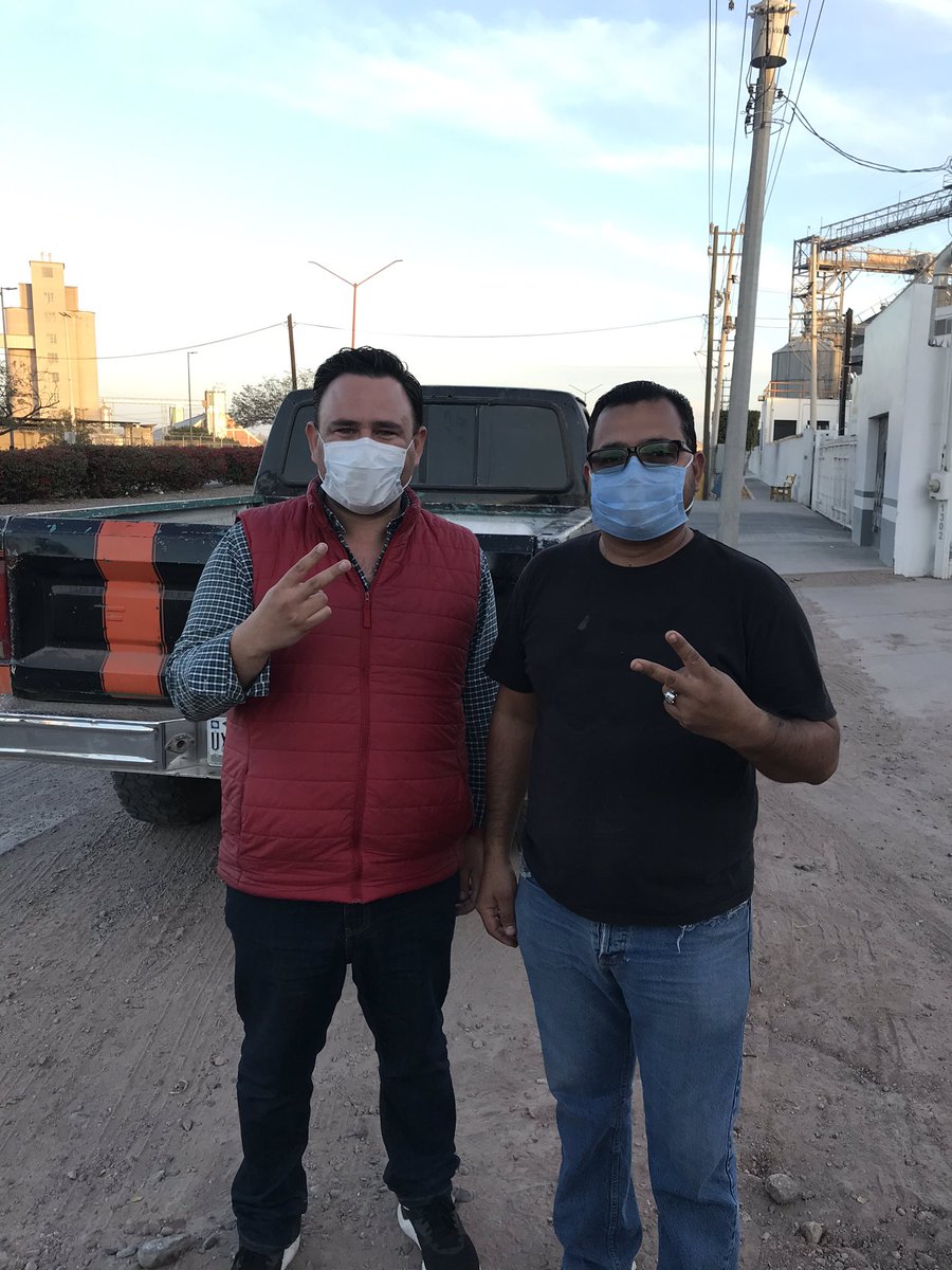 ShockyEnciso's tweet photo. Siempre es un gusto saludar amigos @JesusBourne24 y Juan Moroyoqui, #Navojoa y #Cajeme listos para lo que está por venir y convencidos de que unidos vienen tiempos mejores 🔜

Gracias por siempre recibirme con los brazos abiertos 🙌

#VaXSonora 🇲🇽🐑🌵
#DuroXsonora 👊🏻 https://t.co/UQMPKS1xAT