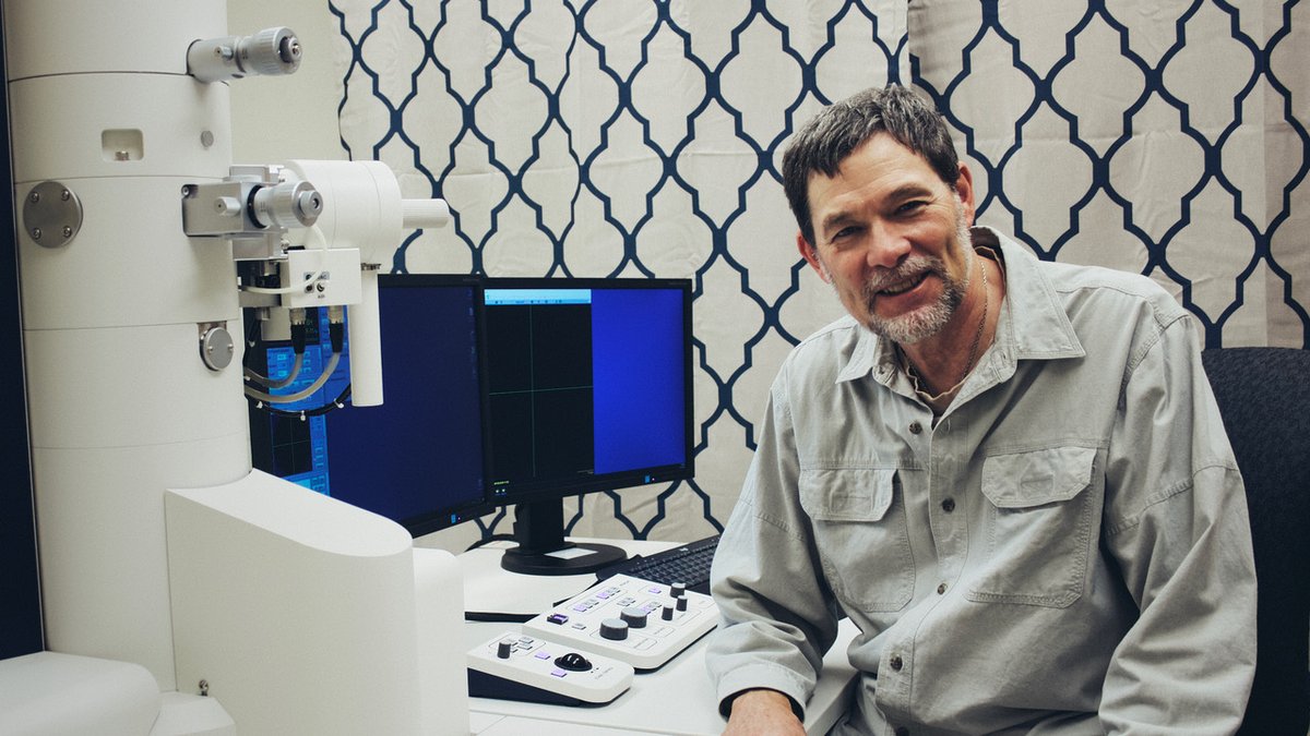 CarnegieDevBio's tweet image. Mike started at Carnegie in 1984, specializing in #TransmissionElectronMicroscopy. He&apos;s produced 1000s of images &amp;amp; contributed to many scientific breakthroughs, including Andrew Fire&apos;s Nobel-winning discovery of #RNAi, &amp;amp; Allan Spradling&apos;s pioneering work in developmental genetics