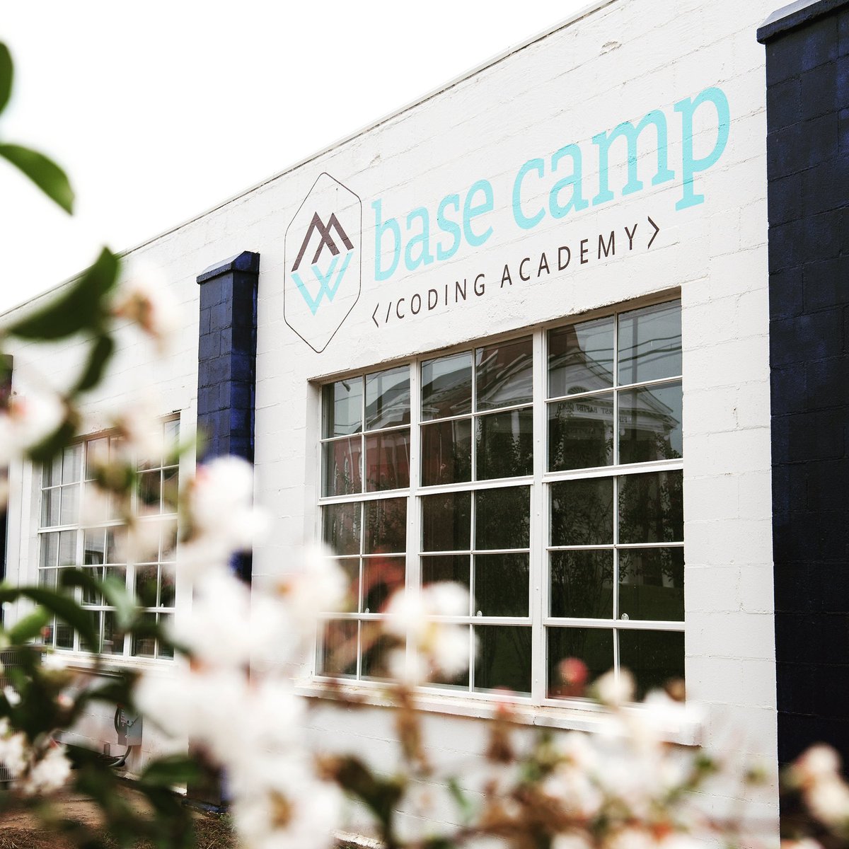 basecampcoding's tweet image. Are you a high school senior or do you know a high school senior that’s interested in a coding career? Nominations for next year’s Base Camp class are open! Visit our website for more information! 
basecampcodingacademy.org/about/

#basecampcodingacademy #CSinMS #MsCodes #codingforall