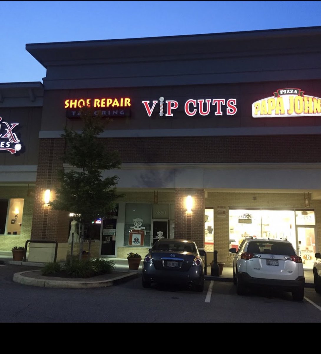 MsSabrae's tweet photo. Closed a deal on a barbershop. God is good 🙌🏾🍾 https://t.co/LuToKkKqAx
