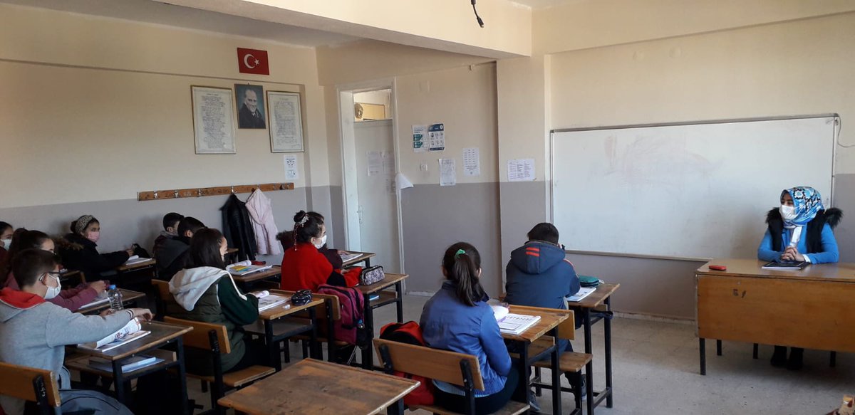 TCKarpuzlu's tweet photo. Kaymakamımız Sayın Semanur KALKAN, İlçe Milli Eğitim Müdürü Cemal AĞIROL  ile birlikte 2020-2021 Eğitim Öğretim yılının ikinci yarısında açılan  Karpuzlu Anaokulu, Tekeler İlkokulu ve Tekeler Ortaokulu’nu ziyaret ederek  COVİD-19 kapsamında alınan tedbirleri yerinde incelediler. https://t.co/n87D73RUMM