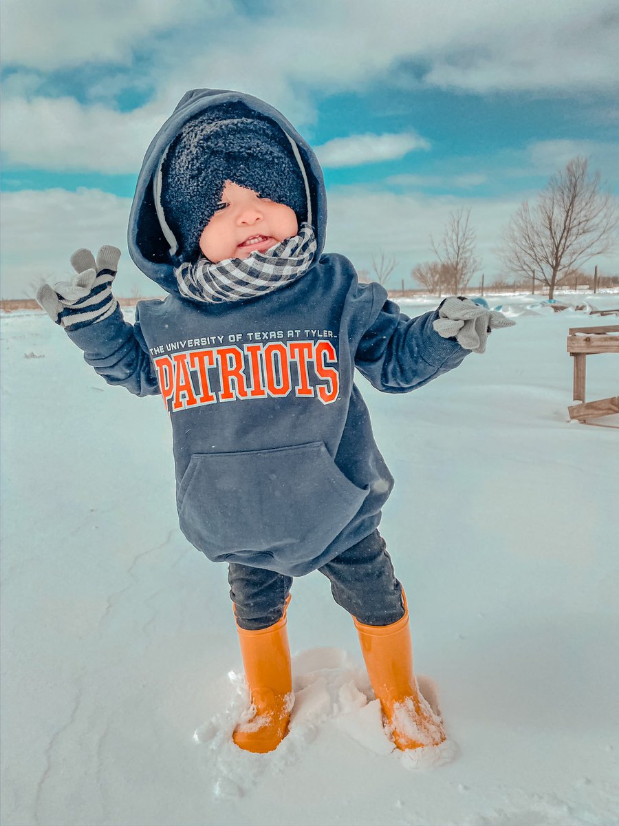 natmonreal's tweet photo. She wasn’t a fan of the snow 😔 https://t.co/bu4qhFimbB