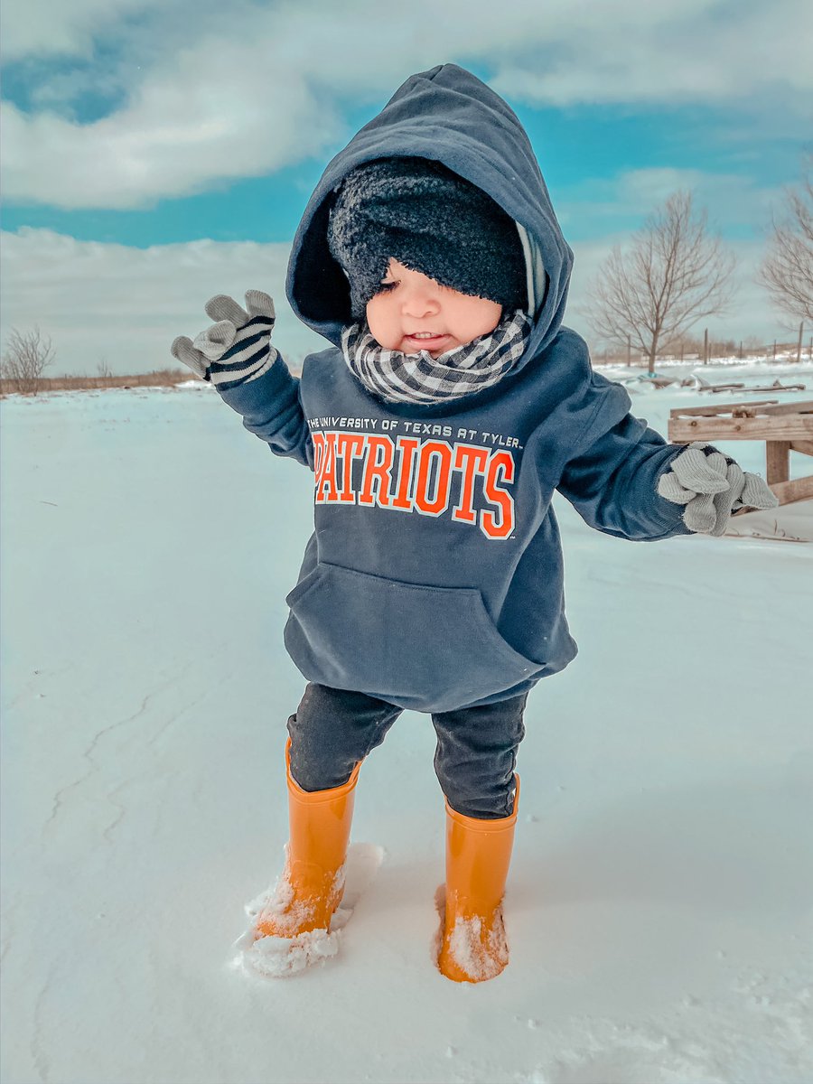 natmonreal's tweet photo. She wasn’t a fan of the snow 😔 https://t.co/bu4qhFimbB