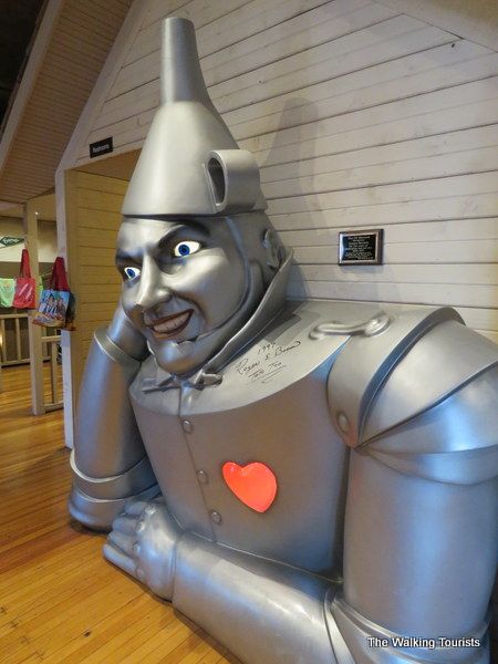 Fan of #WizardofOz? Head on down to find the yellow brick road and the <a href="/OZMuseum/">OZ Museum</a> in <a href="/VisitWamego/">Visit Wamego</a>. There's also a great city park with a pond and a windmill. bit.ly/37i11gk #MWTravelChat <a href="/TravelKS/">TravelKS</a>