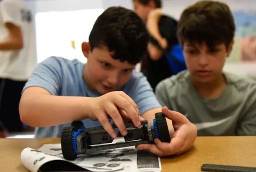 Have you heard about our Robotics Camp? Campers entering grades 8 through 10 will learn to build, code, and operate a robot utilizing the components of VEX EDR V4, the same system used by many of the best high school and college competition robotics teams! @theharveyschool