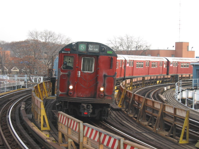 NYC transit modes as birds (a thread) R33 Redbird Train // Cardinal