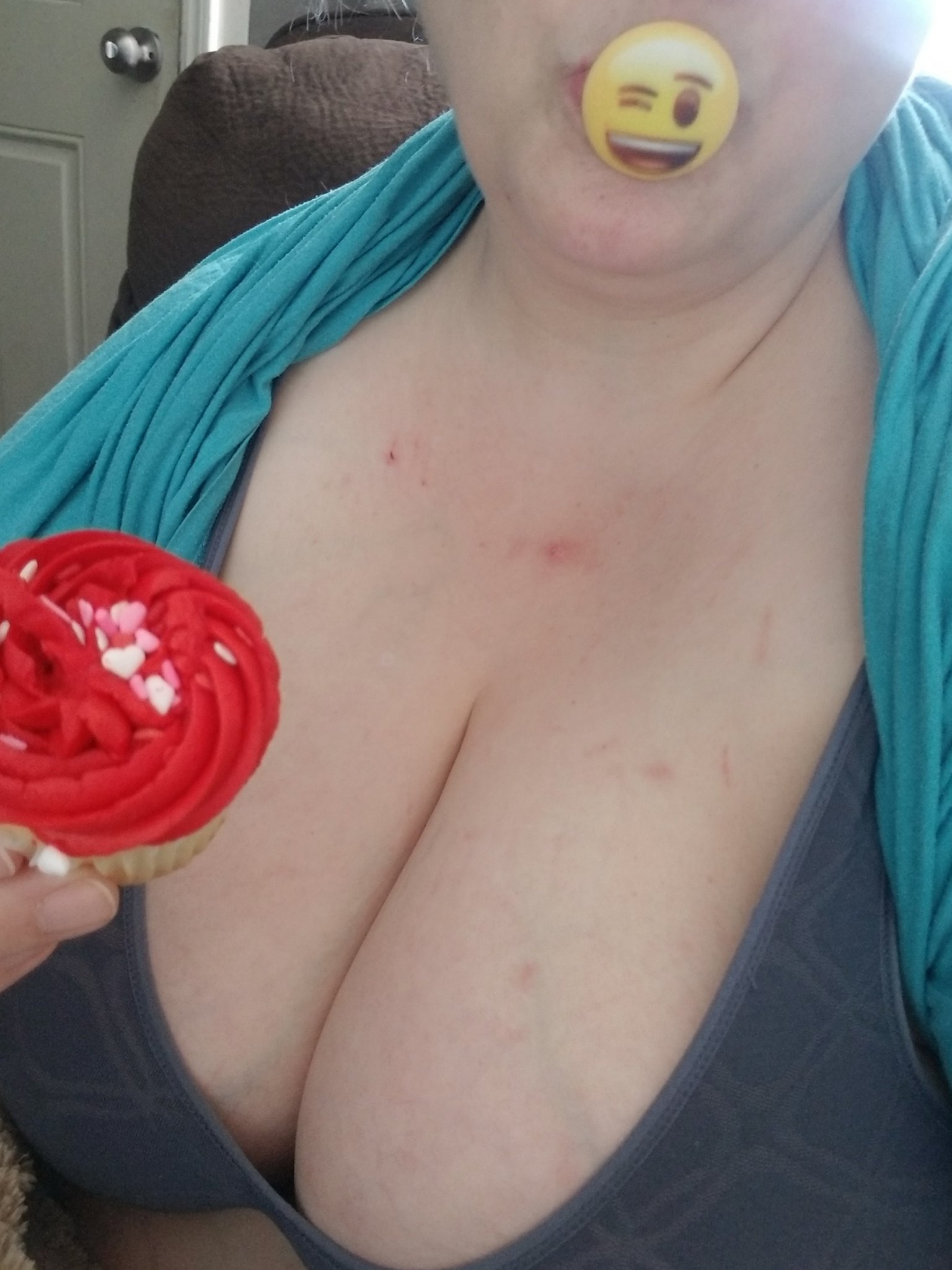 Cupcakes for breakfast? Mmmmm #FeedMe #feedism #bbw #bbwcougar #ssbbw #fatgirl #wednesdaythought #photooftheday #cake #cupcakes #thickmoms #ThickGirlTwitter #pawg #hugeareolas #hugebreast #hugenatural #biggirlsrock #biggirl #BigBoobyClub https://t.co/t0fIUlYxY9