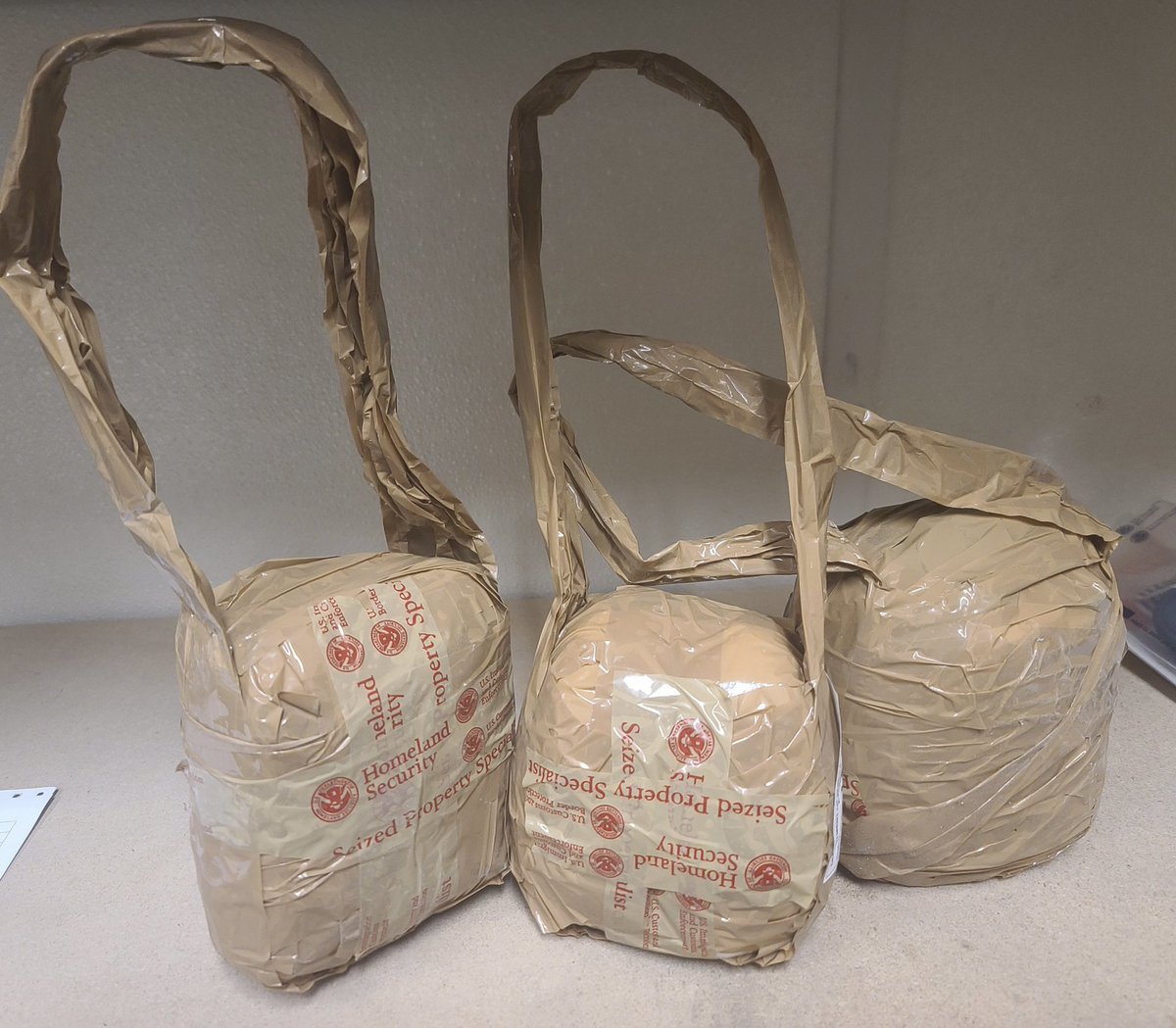 USBPChiefELC's tweet photo. #ALERT 🚫Smugglers tried &amp; got denied! El Centro Sector #USBP agents seized over 5 lbs of meth in packages that were thrown over the border in downtown Calexico Friday.

Great job keeping these dangerous drugs off the streets! #dontthinkso #drugseizure

✅ https://t.co/m6awrlF2P1 https://t.co/SbnW4ZYXVT