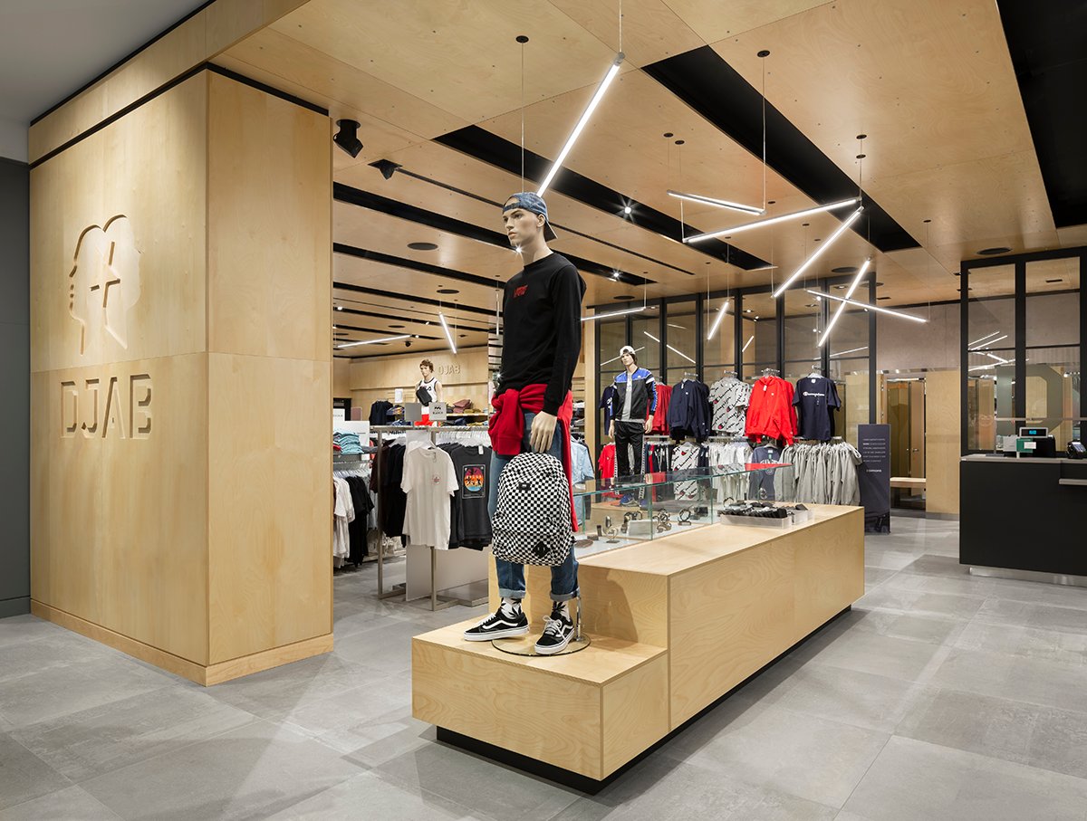 VodeLight's tweet photo. Another great RaceRail installation at the Simons Mall in Quebec.
Project: Simons Galeries de la Capitale
Product: RaceRail | Ceiling Cable | 107
Architect: LEMAYMICHAUD
Photographer: Stephane Groleau
#vode #vodelighting #vodelight #light #architecturallighting #architecture https://t.co/9VhrRfsb3j