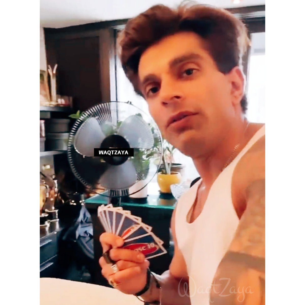 waqtzaya's tweet photo. A rare picture of me and K together in a frame π
I will accept all jootas sized 8 π
#KaranSinghGrover #JustFandomThings #Cray https://t.co/ReSmxizS3g