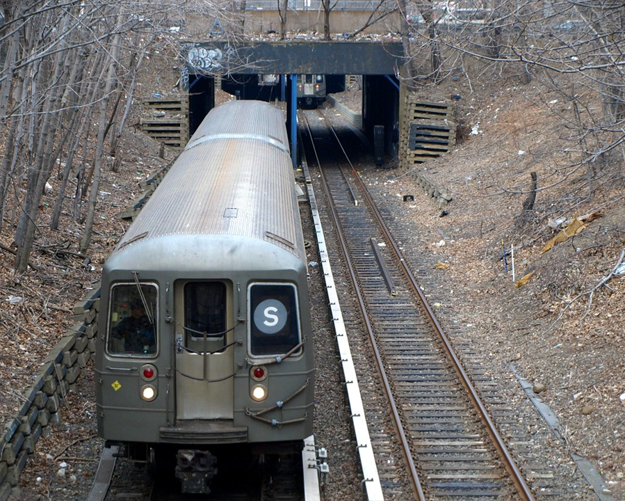 R68 Train (Franklin Ave Shuttle) // Chickadee