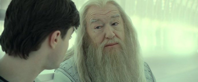 Harry_Potter_TM's tweet photo. "No sientas pena de los muertos, sino de los vivos, y sobre todo de aquellos que viven sin amor." https://t.co/LFbO9g3wnV