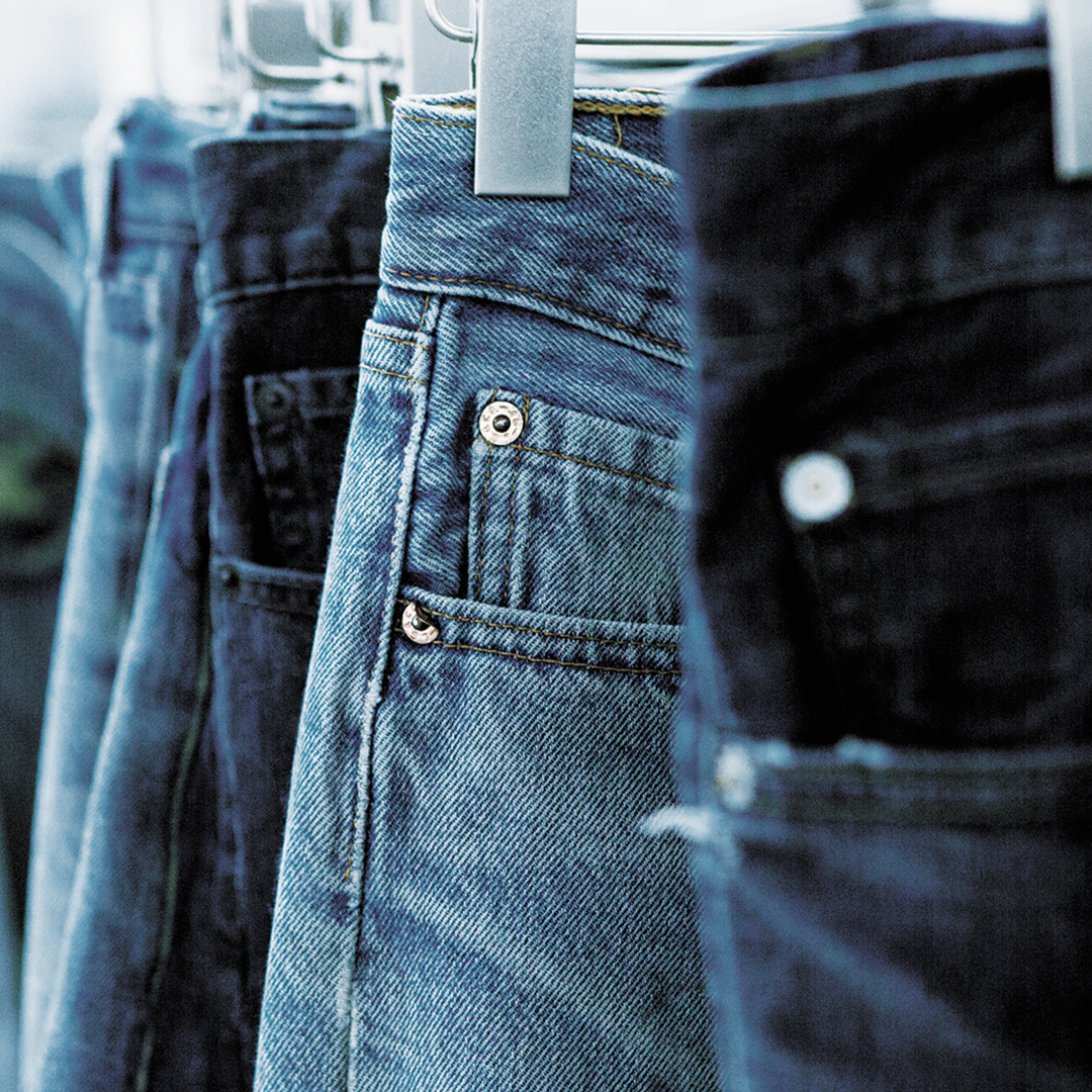 UniqloUSA's tweet photo. An industry game changer, #BlueCycle eliminates the need for large amounts of water and manual labor in our jeans production process. BlueCycle is a huge step forward in sustainability ― and it's just the beginning 👖♻️💧 https://t.co/N5h8Dnjhvz
#UNIQLOSustainability #LifeWear https://t.co/Ve1awsx6hR