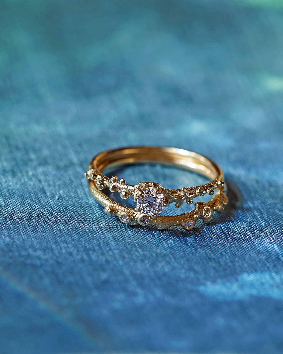 alexmonroe's tweet image. Treasures sparkle beneath the surface of the water in Oceans Fine ✨ 🌊  buff.ly/3quKQnj 🔗 

A collection as precious as the coral reefs from which it was inspired, Oceans Fine features organic shapes inspired by the intricate textures of fine coral 💎