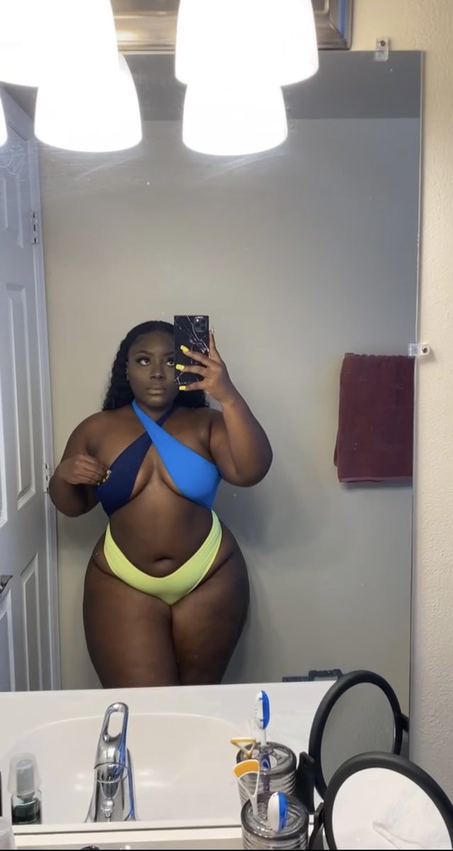 deeescott1's tweet photo. I’m definitely learning to love my body more and more everyday. ❤️ https://t.co/LmIM6vuopV