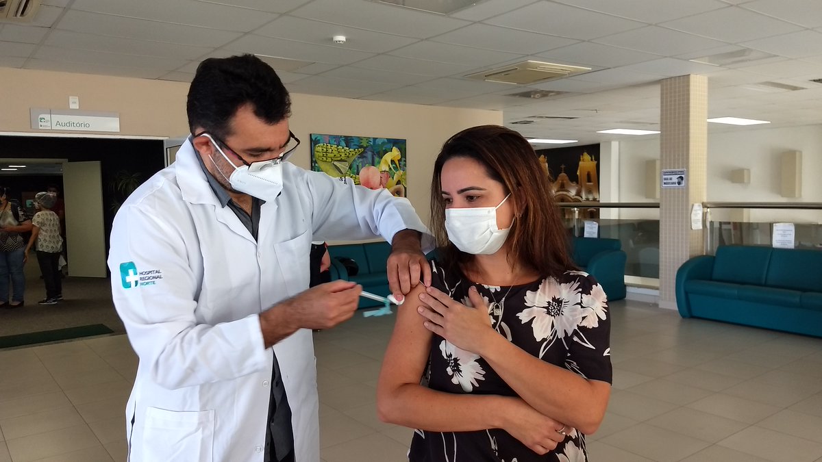 aracatiacutv's tweet image. Profissionais de saúde do HRN recebem segunda dose de vacina contra Covid-19 aracatiacutv.blogspot.com/2021/02/profis…