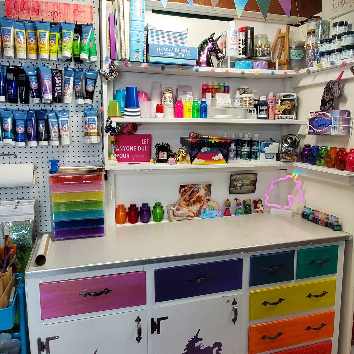 MagicallyMJ's tweet image. Magic is created here. 🌈💖✨
#magicallymj #Shelfie #bethemagic