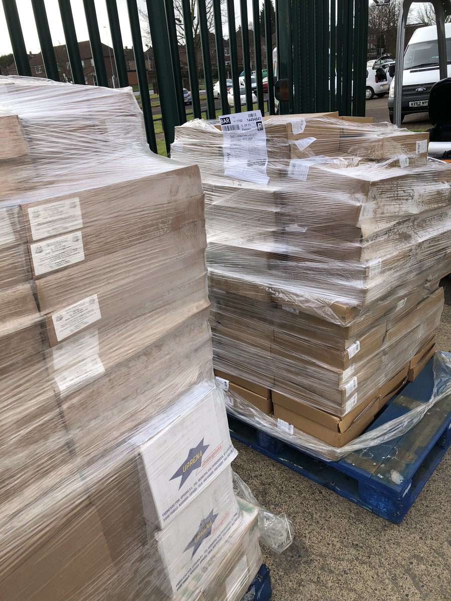 RealjunkfoodW's tweet photo. Good day today, saved 11 palettes of food from landfill 🥰🙏 working with our friends at Fur Clemt @cookinkaty @furclemtshirley  and @MrJunkFoodChef @TRJFProject @TransformWigan @NaomiPMaynard @TogethLiv https://t.co/4ZaRMP2bse