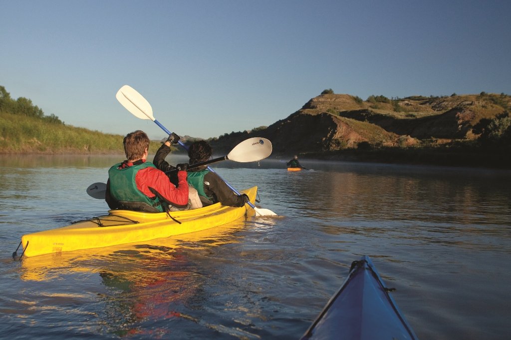 A3: Lake Sakakawea and Devils Lake are two of the best in #NorthDakota for fishing, boating, kayaking and just plain having fun on the water! ow.ly/P6FD50DCPy8 #MWTravelChat #BeNDLegendary #LakeFun
