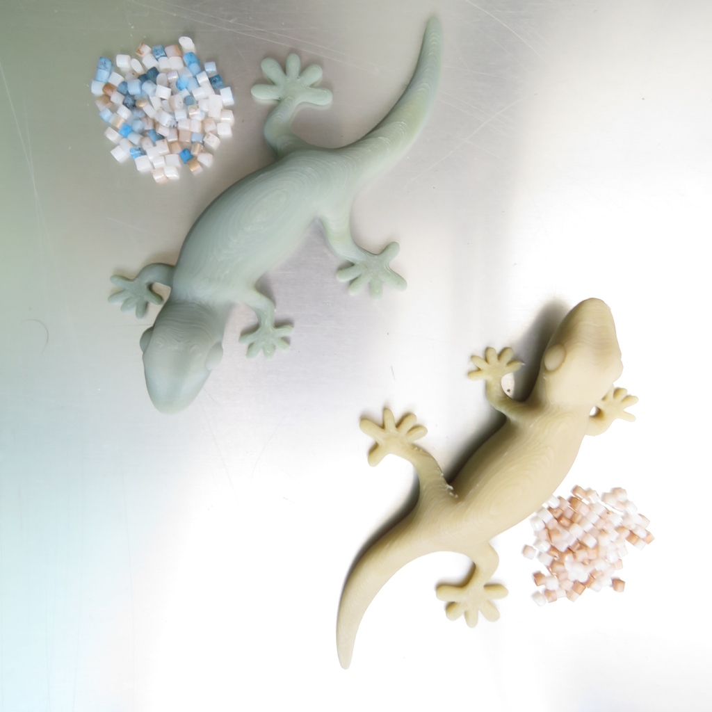 🎨 Create Custom Colors 🖌️
---
Like an artist, with the Lily you can create your own personalized colors for your 3D printing projects by blending diferent precolored rawmaterials. 
💙 + 💛 = 💚
---
"The only limitation is the limits of your imagination so dream big" Artika Tyner