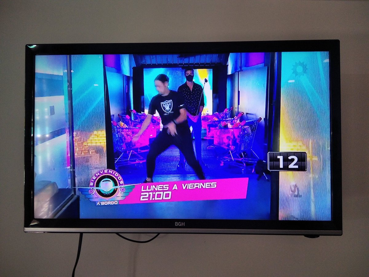 eze9252's tweet photo. Vendo TV full HD de 24 pulgadas marca BGH (no es Smart TV, pero soporta roku u otros aparatos para convertirlo en Smart) también se puede utilizar como monitor. Viene con el soporte incluido. $11000
@Compraventaserv https://t.co/0SytwVkII5