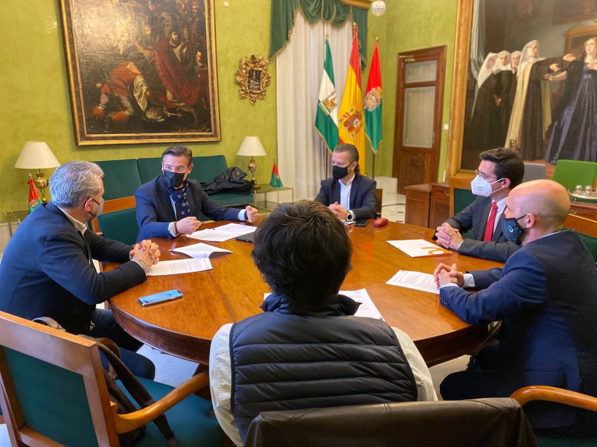 LuisSalvador's tweet photo. Esta mañana me he reunido con @CirculoTG para seguir avanzando en la generaración del ecosistema emprendedor que facilite las oportunidades a los que apuestan generar riqueza y empleo de calidad en #Granada. #GRXInnovación #GRXHumanTech https://t.co/NLK3JbZ9kc