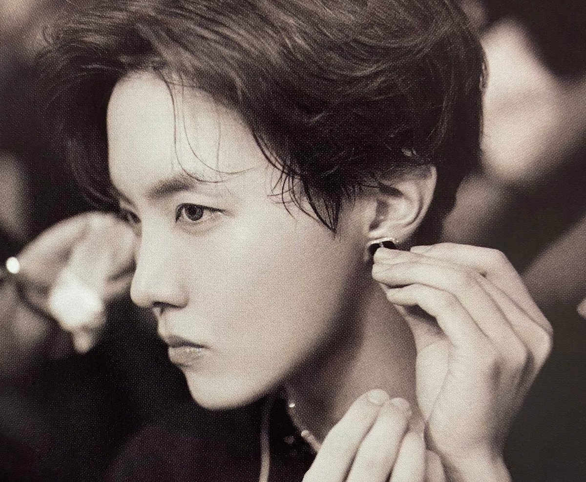 hoseok's side profile is so majestic