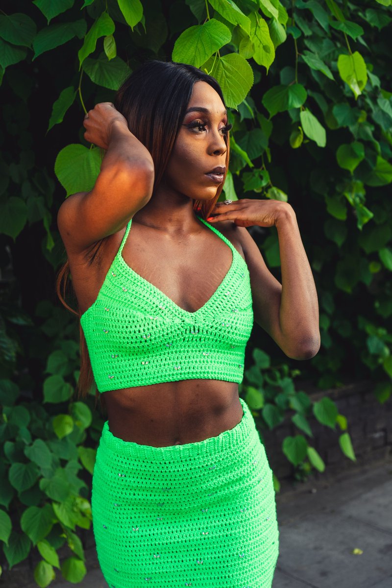 TaylorMadeThat's tweet photo. Braveheart + fly girl = a look!

Shop the Braveheart Top/Set from our Neon Summer collection. https://t.co/LlhOnNEq1v