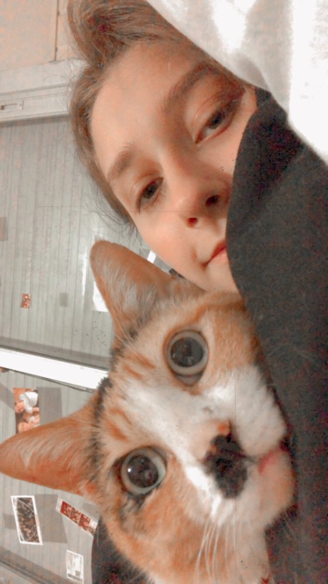 FloraFrhF's tweet photo. Eu e os meus filhotes https://t.co/eTYyr9s7Dx