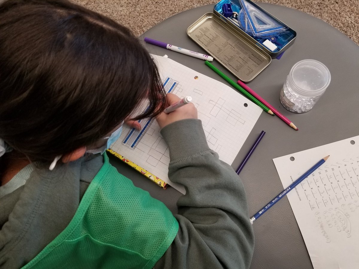 HenDaniel2's tweet photo. Students in "Team 2:30" enjoying the opportunity to use their artistic skills and draw arrays to visualize and figure out math problems related to our multiplication unit. #grade6 @southpointe_ https://t.co/ZOjLAmYnDm