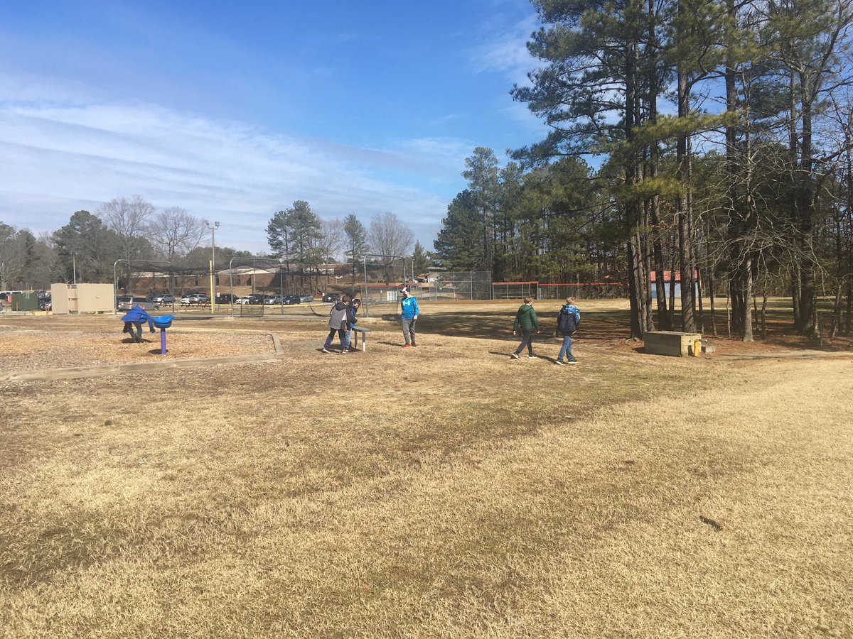 AmyBlaylock7's tweet photo. Beautiful day for recess! https://t.co/LG42uNxhcV