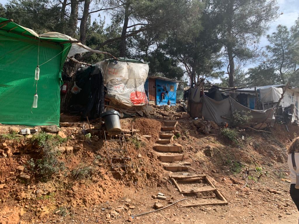 UNHCRGreece's tweet photo. Αs a cold spell sweeps across Greece, thousands of refugees and asylum-seekers living in tents or makeshift shelters on the islands of Samos, Chios and Lesvos face freezing temperatures and icy winds in precarious conditions. 1/2 https://t.co/22HGBBPnus
