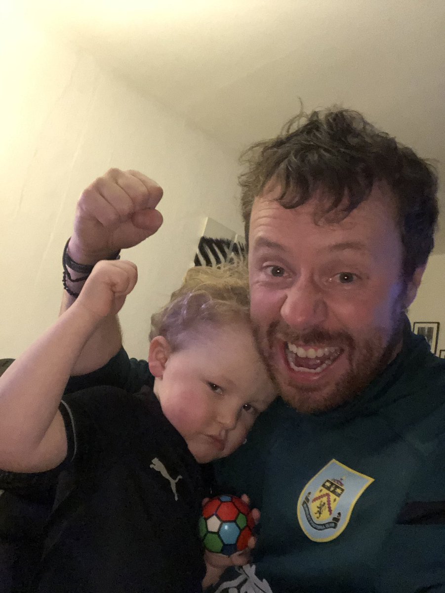 Come on you clarets <a href="/BurnleyOfficial/">Burnley FC</a> <a href="/IdleandWild/">Darren Bentley-Wells</a> <a href="/FulhamFC/">Fulham Football Club</a> <a href="/SkyBet/">Sky Bet</a> #twitterclarets
