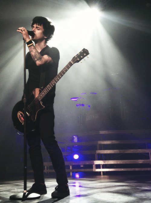 HAPPY BIRTHDAY TO GOD HIMSELF BILLIE JOE ARMSTRONG 