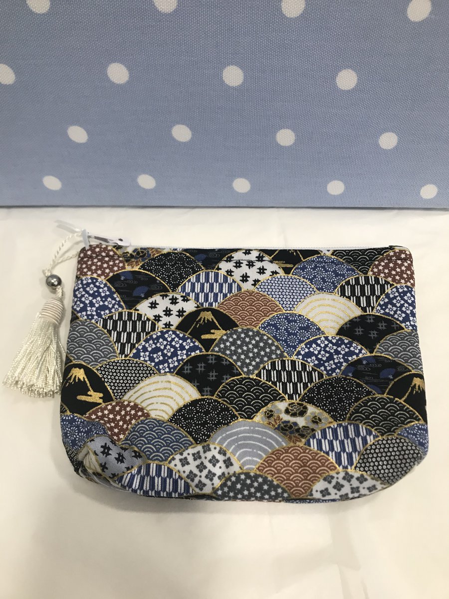 TreasuresOwl's tweet photo. Good evening #inbizhour Sadly today has been spent doing the dreaded housework! Tomorrow will be dedicated to crafting. Still have stock of these beauties https://t.co/LQCpXQyFFh #MothersDay2021 #artdeco #giftideas #SmallBiz #cosmetics #craftbags https://t.co/YUYggdLMKq