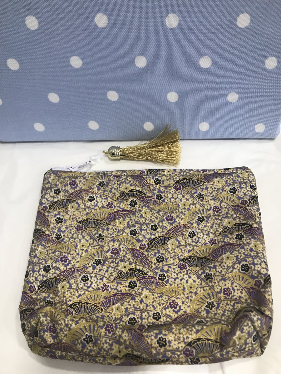 TreasuresOwl's tweet photo. Good evening #inbizhour Sadly today has been spent doing the dreaded housework! Tomorrow will be dedicated to crafting. Still have stock of these beauties https://t.co/LQCpXQyFFh #MothersDay2021 #artdeco #giftideas #SmallBiz #cosmetics #craftbags https://t.co/YUYggdLMKq