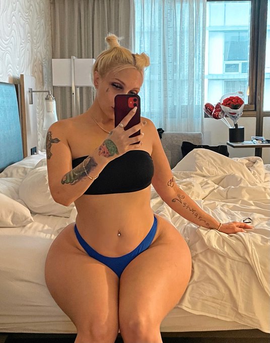 Make me cream on it https://t.co/rXMRbWpHRo