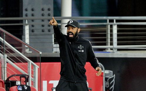 MirrorFootball's tweet photo. FULL STORY: Arsenal legend Thierry Henry front runner to become next Bournemouth manager |  @MirrorDarren https://t.co/TKKKPCOMep https://t.co/w99lKwXyIl
