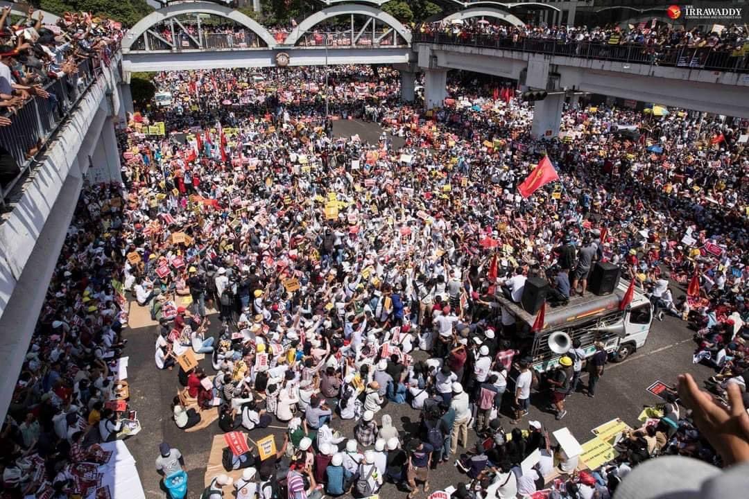 myatnoeaye_'s tweet photo. Unity is strength. We all believe that we are going to win . Let’s just keep going.. There is no room for the shameless Dictators !!! #Feb17Coup https://t.co/xcT7kwkTY6