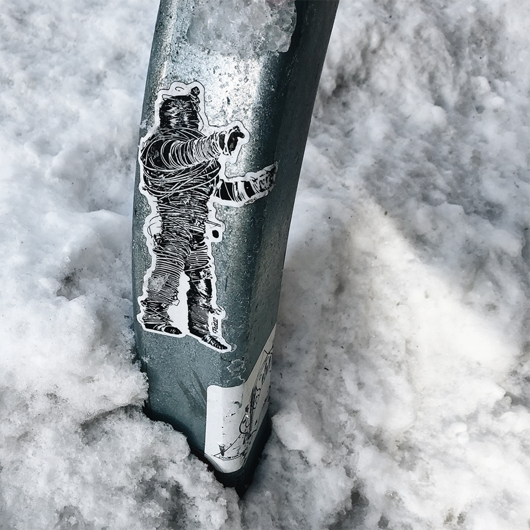 FRET12's tweet photo. Here in Chicago, we're definitely feeling the cold. Even #StringThing has found himself buried in both mummified guitar strings as well as 18" of snow! https://t.co/rgLTpI1q3Z