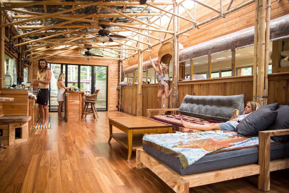 realesapp's tweet photo. Keep it Extraordinary!! #Furniture #Couch #Wood #Rectangle #Flooring #Orange #InteriorDesign #Floor #RealEstate #Hardwood #Shade https://t.co/USMddO2ObM