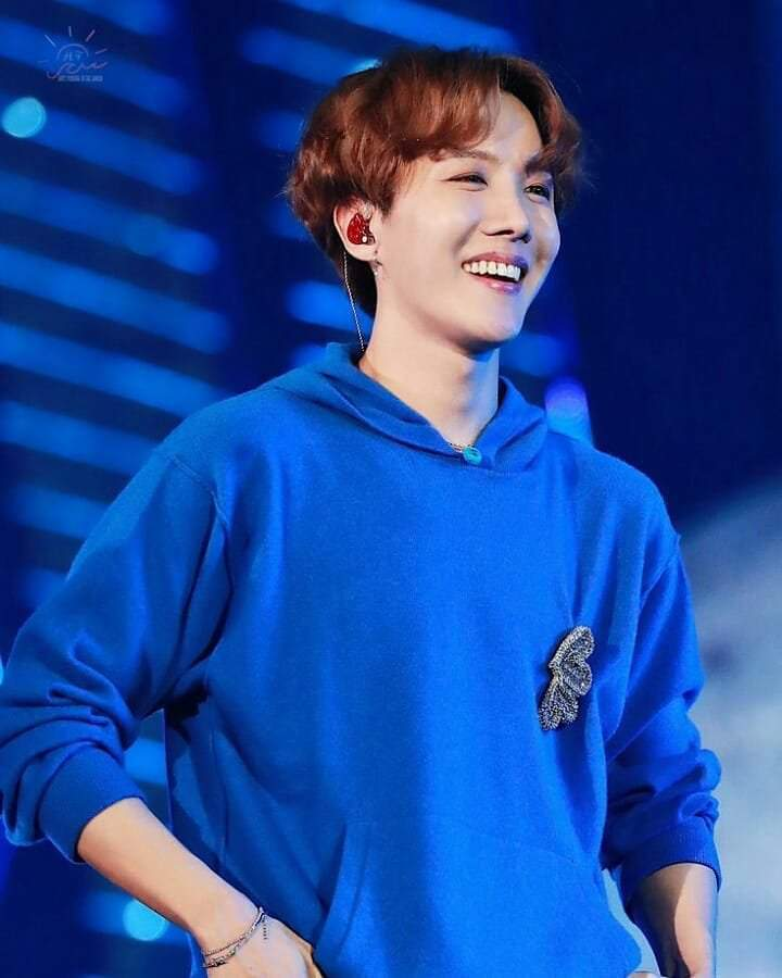 Hobi in blue: a thread, for fun.  #HappyBirthdayHobi  #happybirthdayJHOPE  #HappyBirthdayHoseok  @BTS_twt  #27YearsOfHope