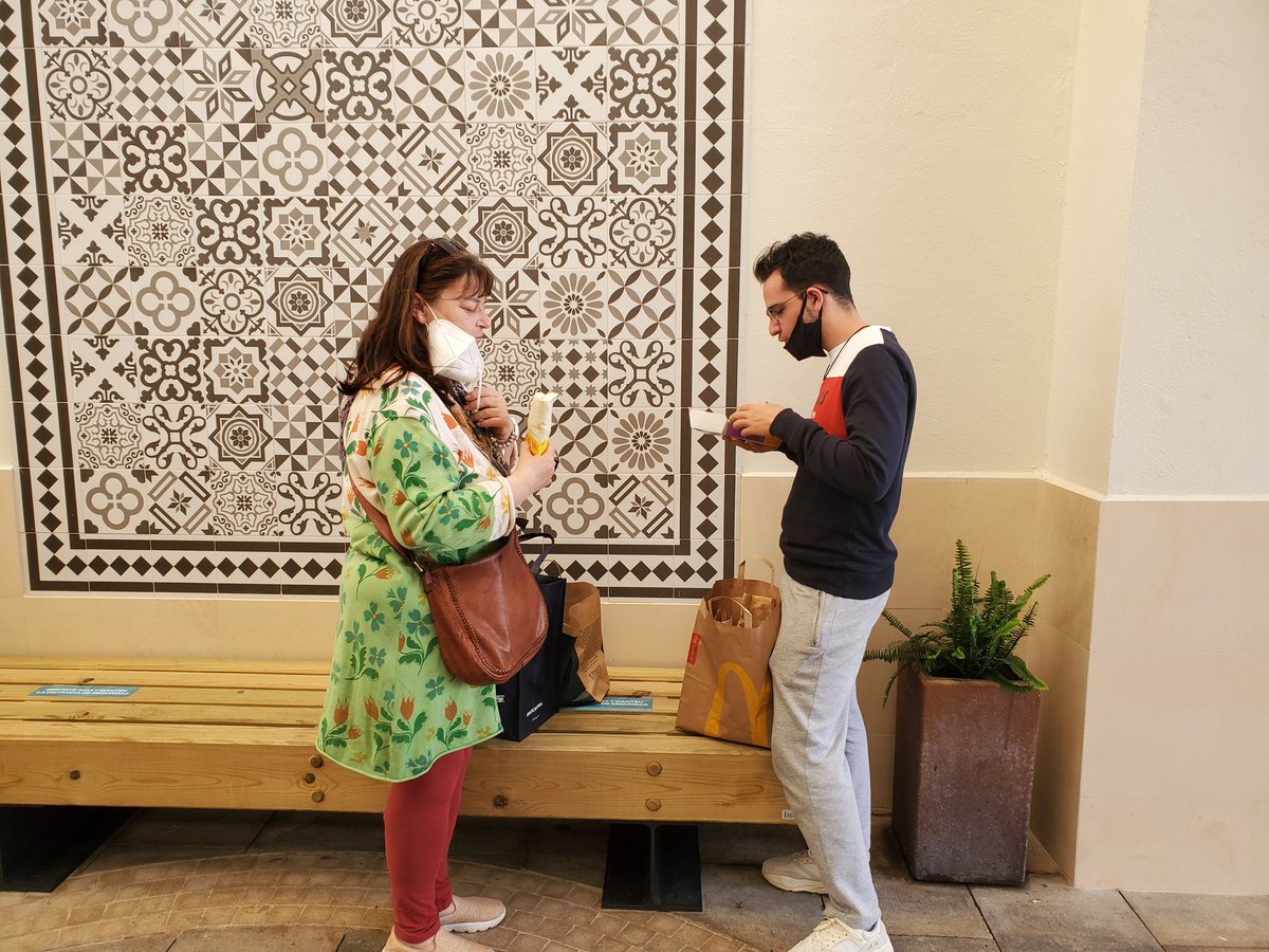 MosquitoCatcher's tweet photo. los criminales comiendo en publico 😈😱🤡 pero sois muy guapos 🥺🥺🥺🥰🥰🥰🥰 https://t.co/6HuN0ZqTRA