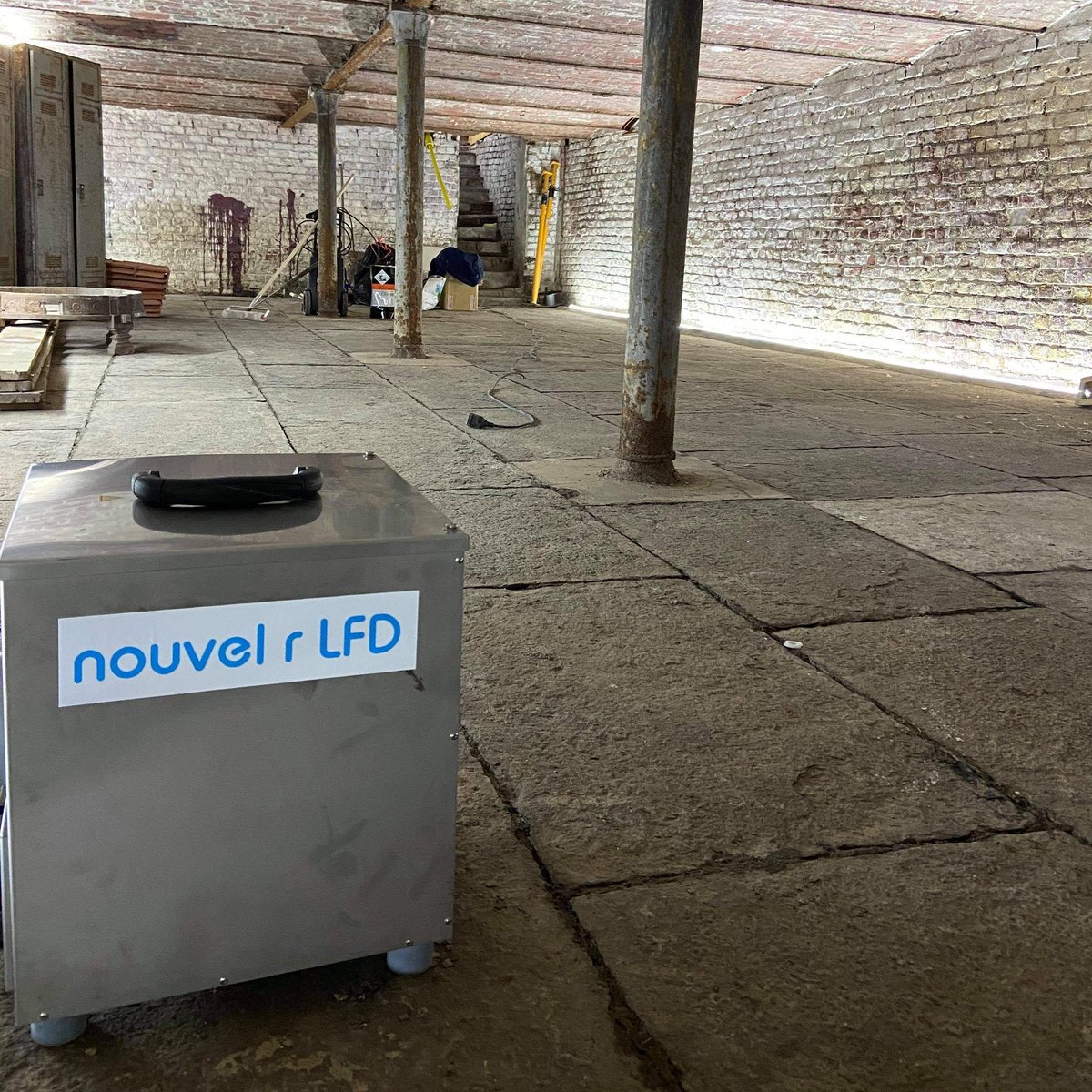NouvelRLfd's tweet photo. Des soucis d'#humidité? Nous avons la solution!
Notre technologie efficace de #déshumidification garantira un taux d'humidité adéquat pour vos espaces. 
Nous proposons des solutions sur le long terme mais aussi des traitements "choc" après un dégat des eaux par exemple!
#Amiens https://t.co/fAiTZSpC0S
