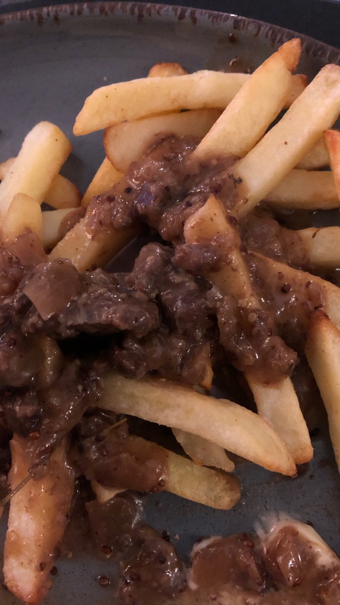 6IT_D4's tweet photo. Wat eten ze weer lekker bij huizen Dekkers! Lekkere frietjes met een overheerlijke zelfgemaakte portie stoofvlees.😋
#ThomasMoreBE #ITfactory_TM #project4_0 https://t.co/se1VpkyVCX