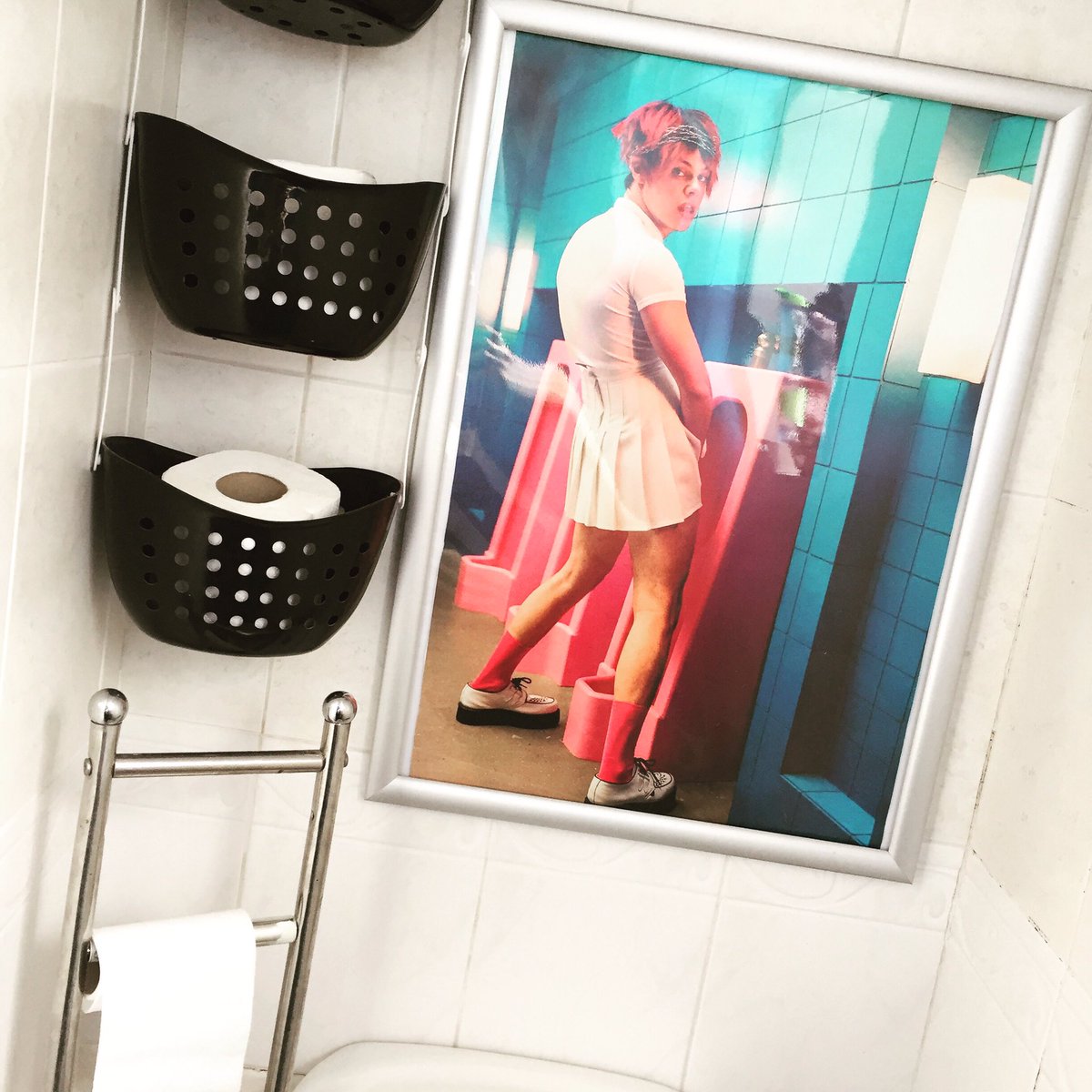 Cycleflyworld's tweet photo. @yungblud You’re already in my bathroom 😂🖤 https://t.co/kJkdrEkcT1