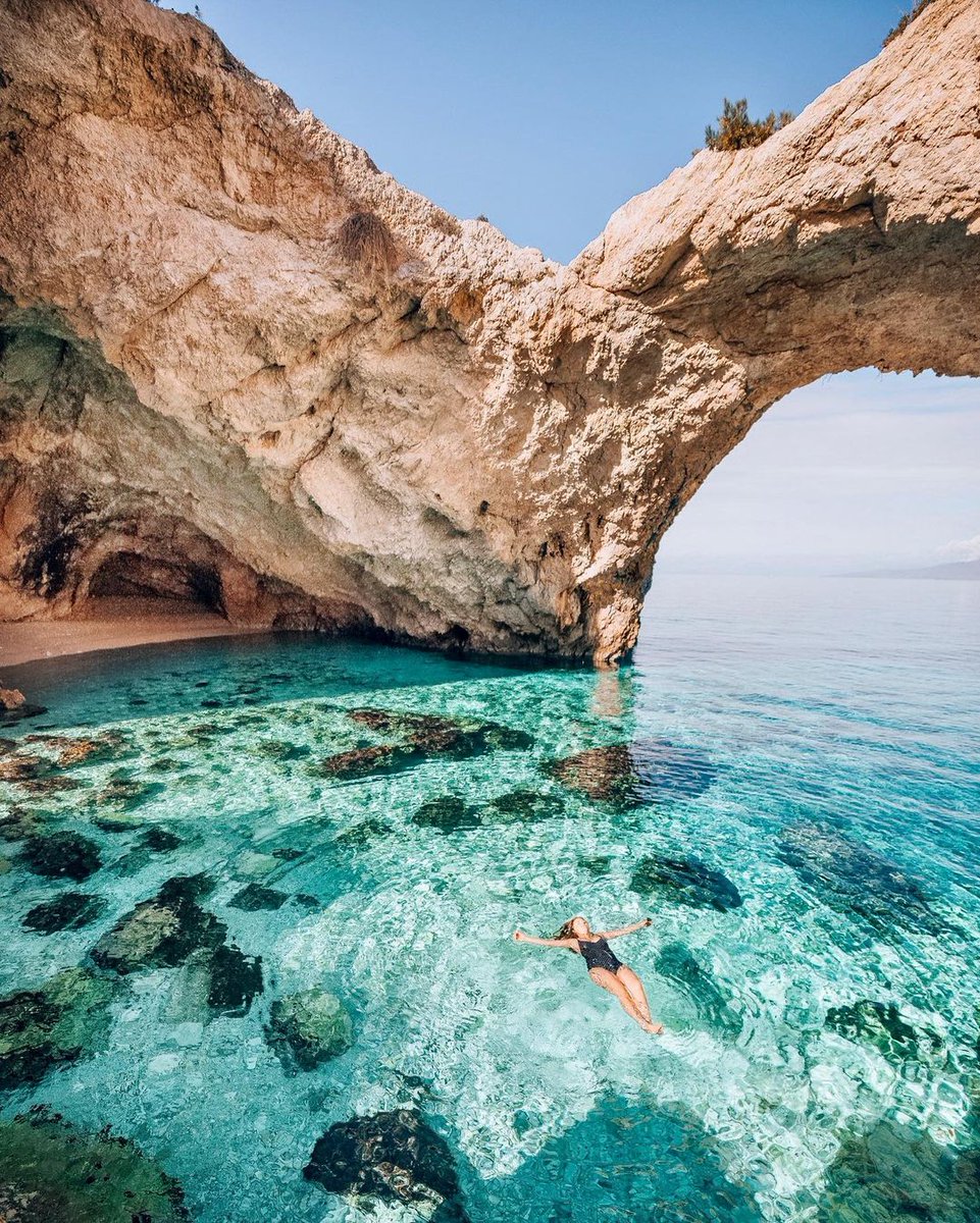 🇮🇹Un angolo unico del Peloponneso proprio accanto Loutraki: ecco dove si trova. 👉🏻 bit.ly/Corinto-Greece
🇬🇧A spot of paradise very close to Corinth: it's here 👉🏻 bit.ly/Corinto-Greece
#ViviLaPassione #Greece #Greekislands