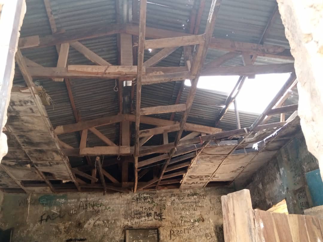 Abuchikag's tweet photo. Mr president more about Government Science college kagara and why the Governor is not comfortable to take your team to the school @MBuhari https://t.co/NC3Ce2ryfD