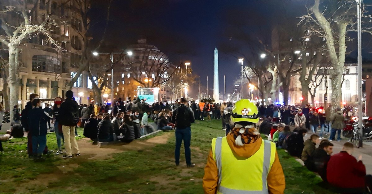 SanitarisxRep (@sanitarisxrep) on Twitter photo 2°capvespre#llibertatpablohasél #llibertatdexpressió #seguim 2°capvespre#llibertatpablohasél #llibertatdexpressió #seguim