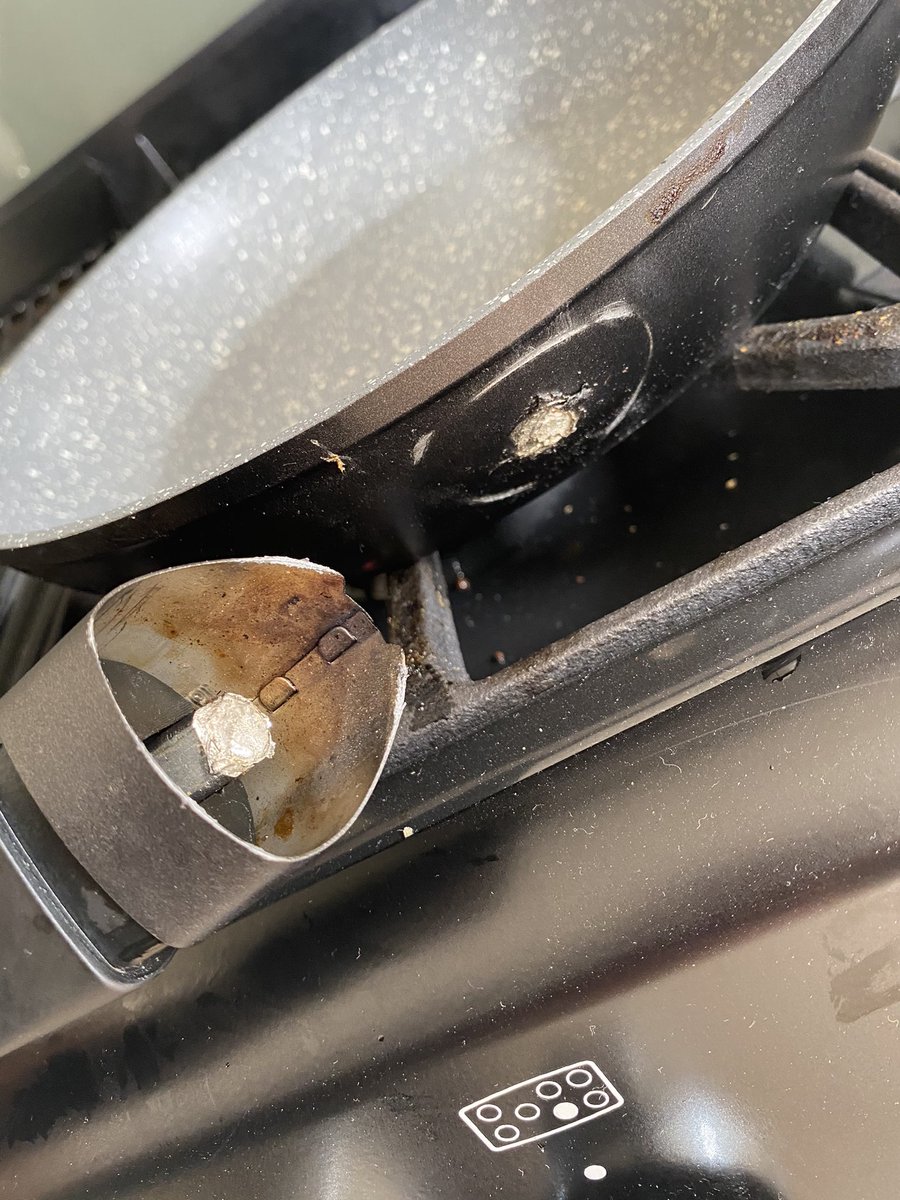 j_kenyani's tweet photo. Thanks to @Brabantia and @TKMaxx_UK for ruining pancake day yesterday! Pan handels are suppose to stay attached to pans are they not? Especially when the pan was only purchase last July!! #pancakedayfail #PancakeDay https://t.co/u5E8XxDJHN